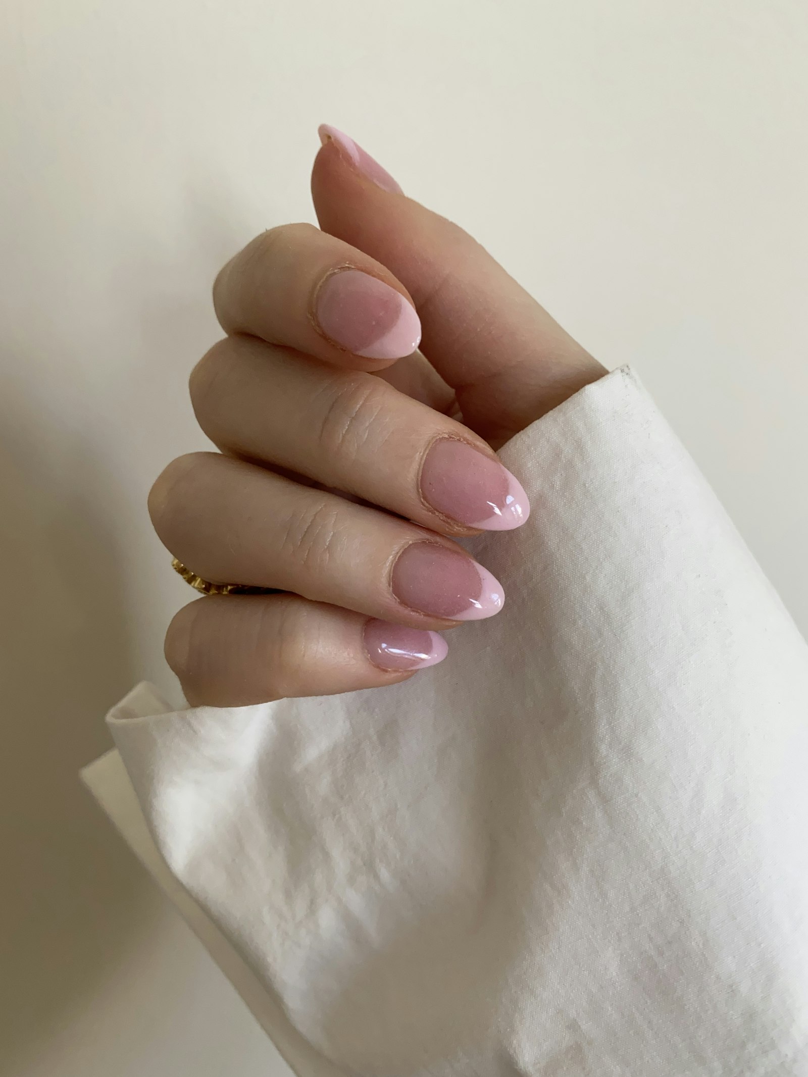 Manicura rosa cuidada en M.S Style